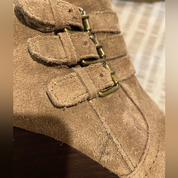 Franco Sarto Suede Boot Walice Tan Light Mocha Cashew Wedge Bootie Size 7.5 - Picture 5 of 8